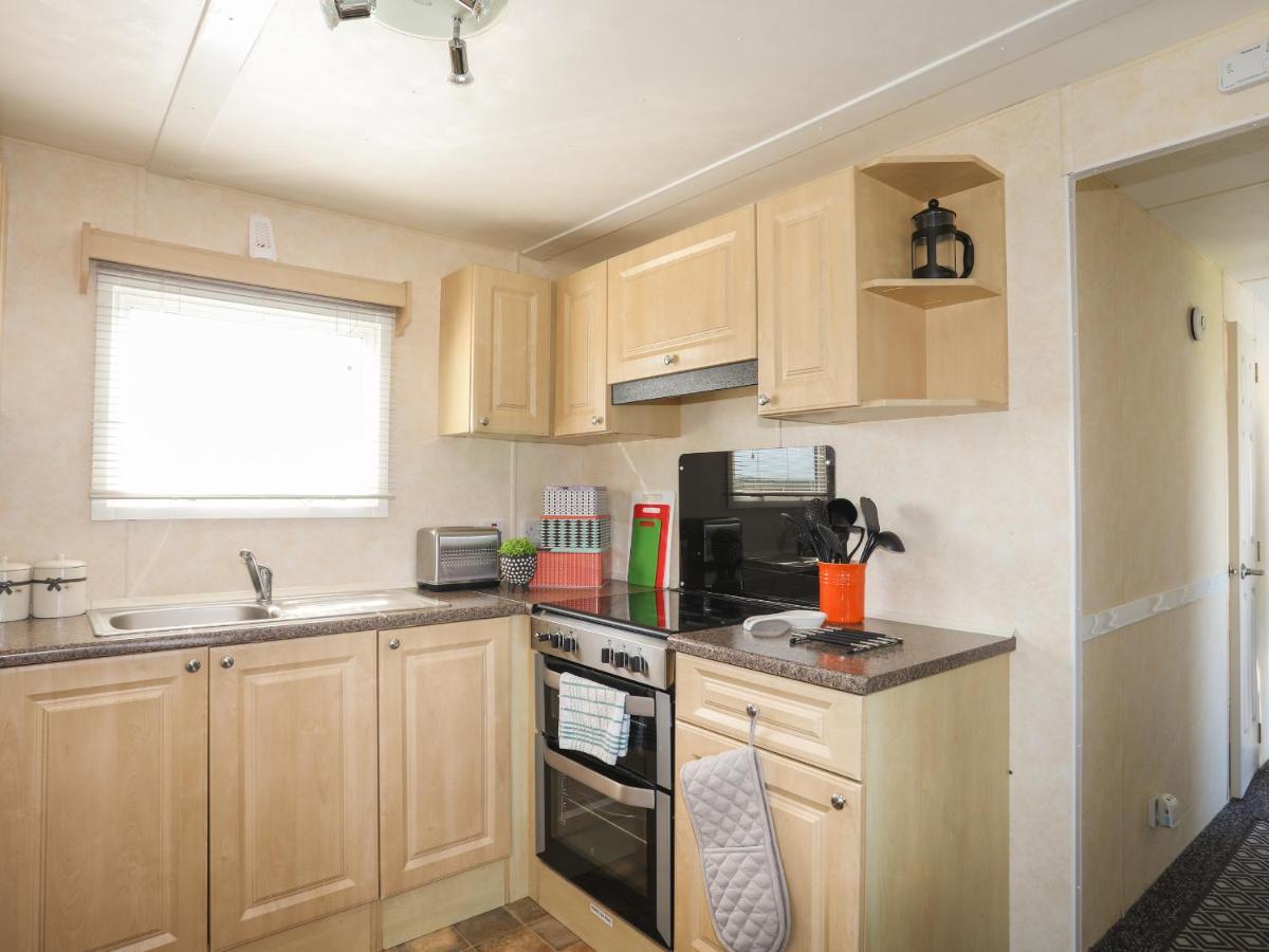 Trewan Chalet Holyhead Exterior photo