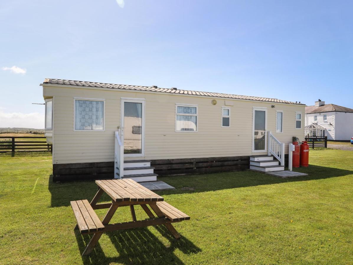 Trewan Chalet Holyhead Exterior photo