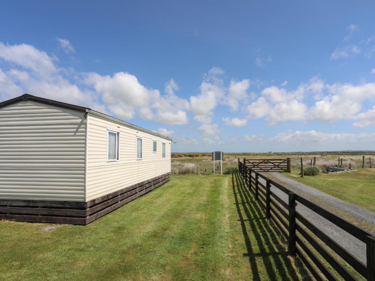 Trewan Chalet Holyhead Exterior photo