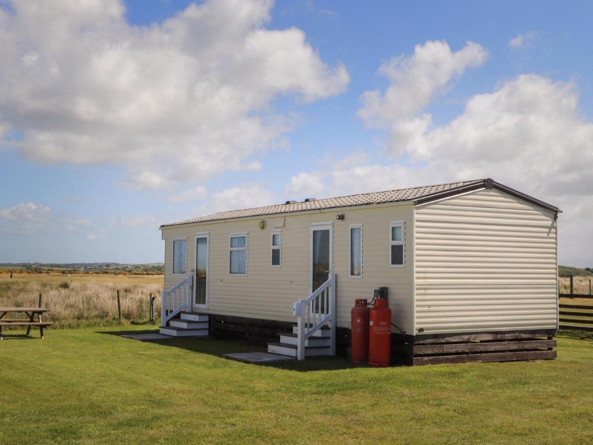 Trewan Chalet Holyhead Exterior photo